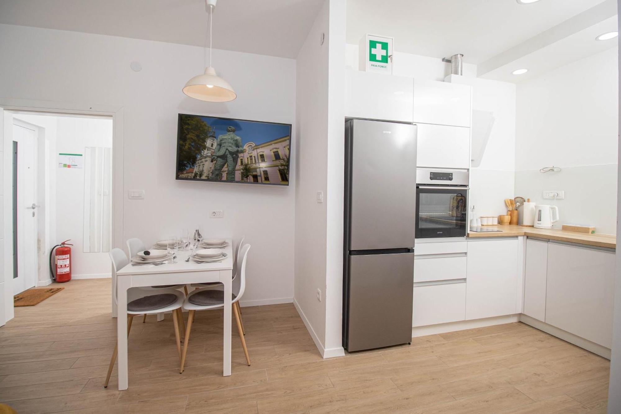 Apartman Maki Vinkovci Bagian luar foto