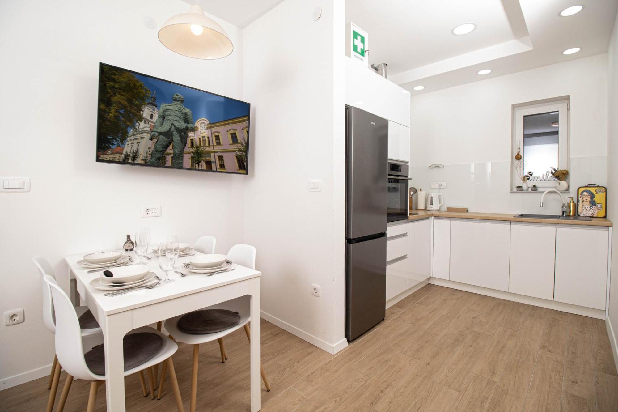 Apartman Maki Vinkovci Bagian luar foto